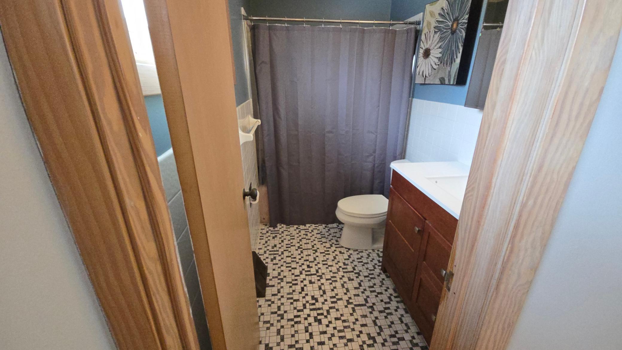 Upper level full bath