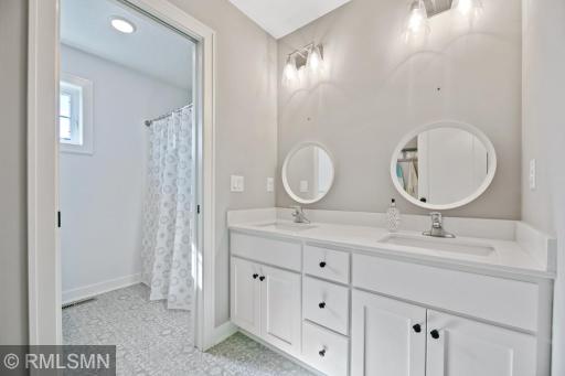 3/4 Bath with Jack & Jill Sinks