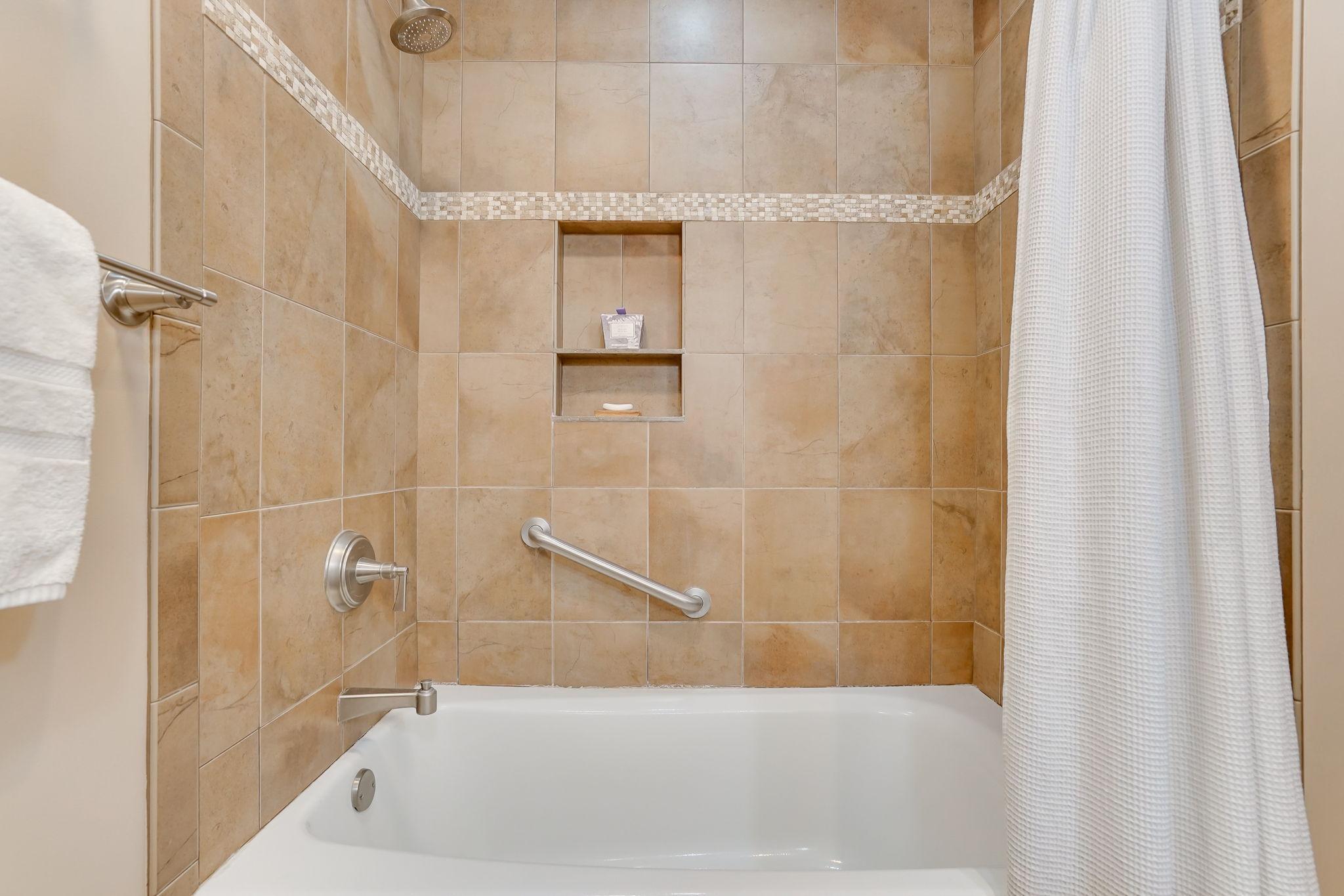 Ceramic surround in full bath