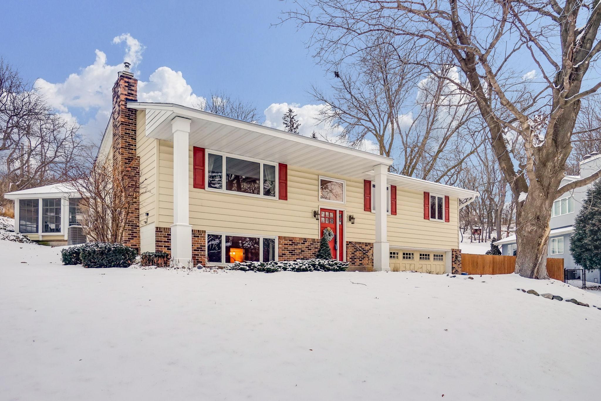 Beautifully maintained home in great location