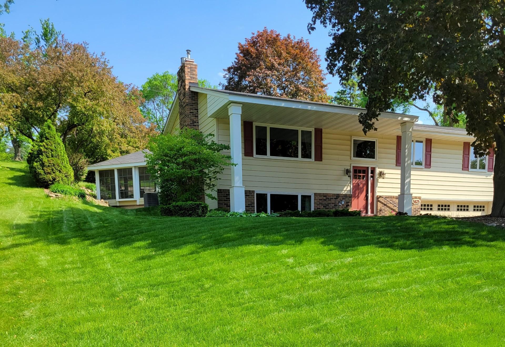 Summer photo of plush lawn