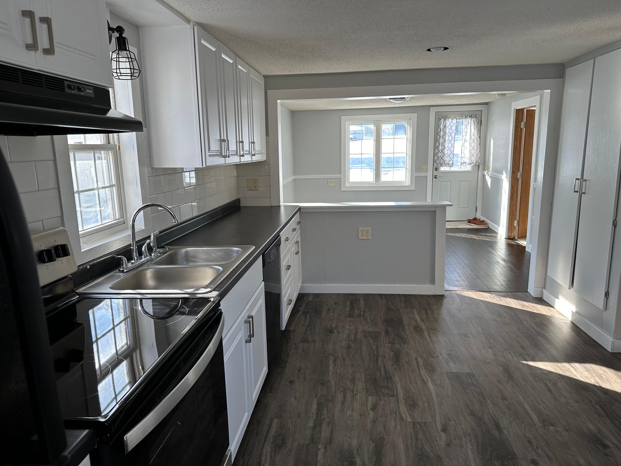 Kitchen 2.jpg