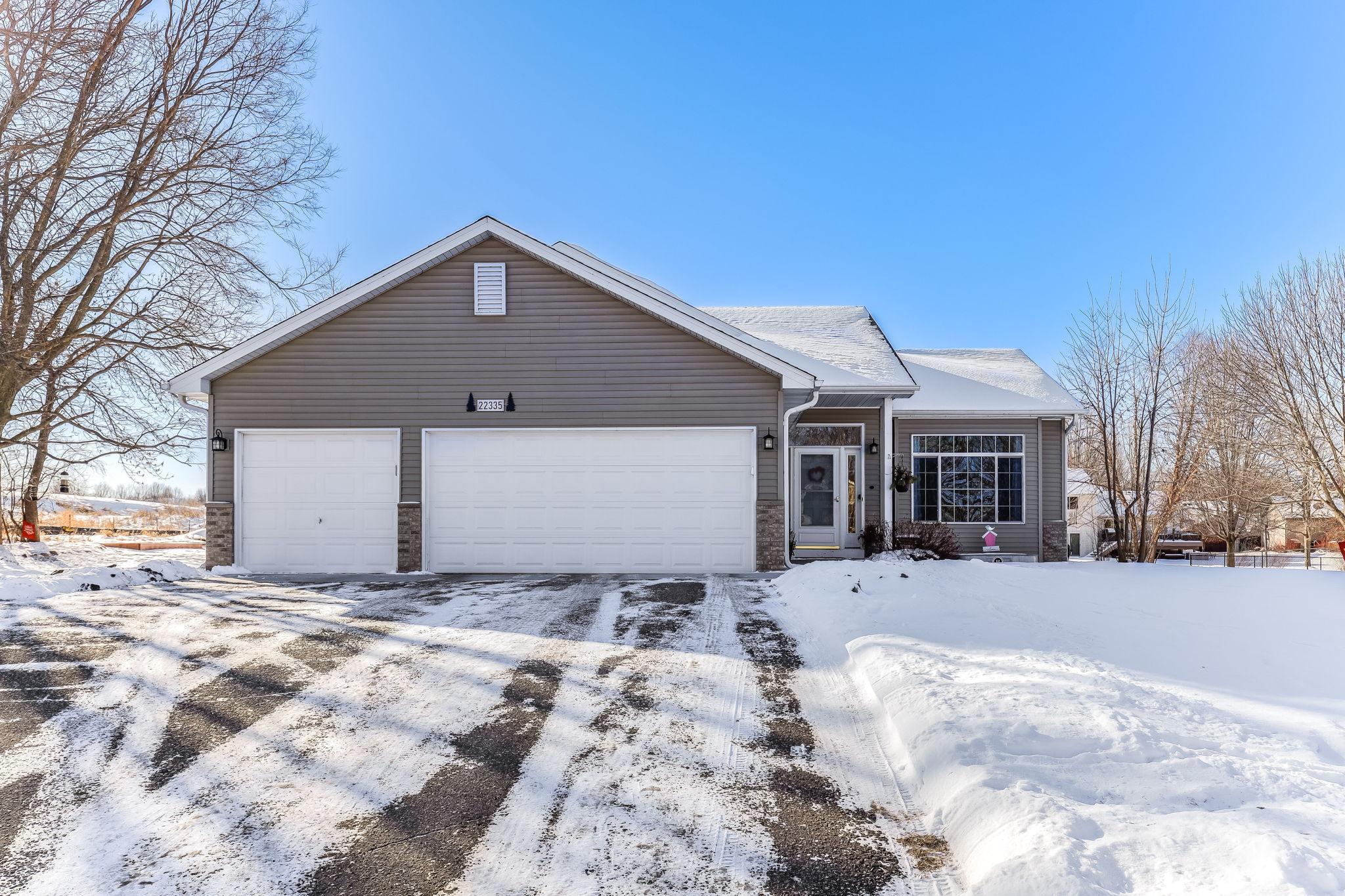 4bedroom/3bath 4 level. 4th stall detached garage. House has full solar with pay back from electric company