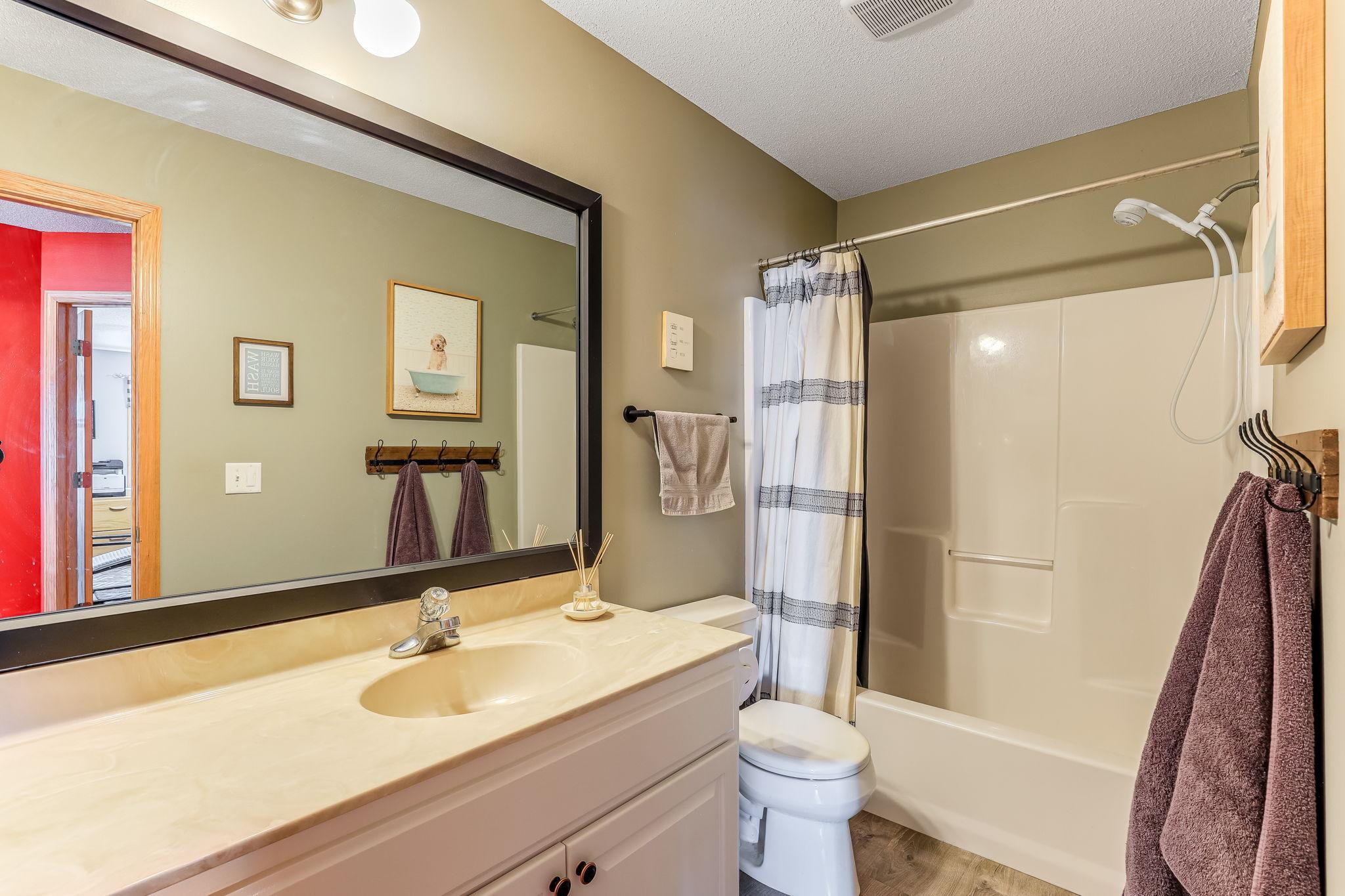 Upper-level full bathroom, with new vinyl plank-flooring