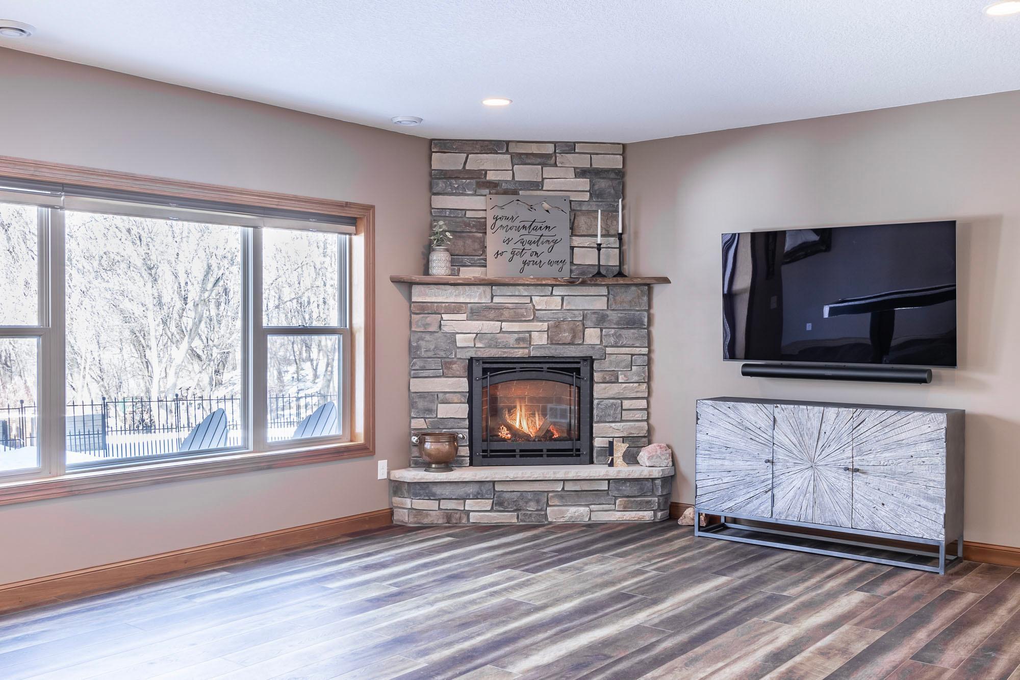 2nd cozy gas fireplace!