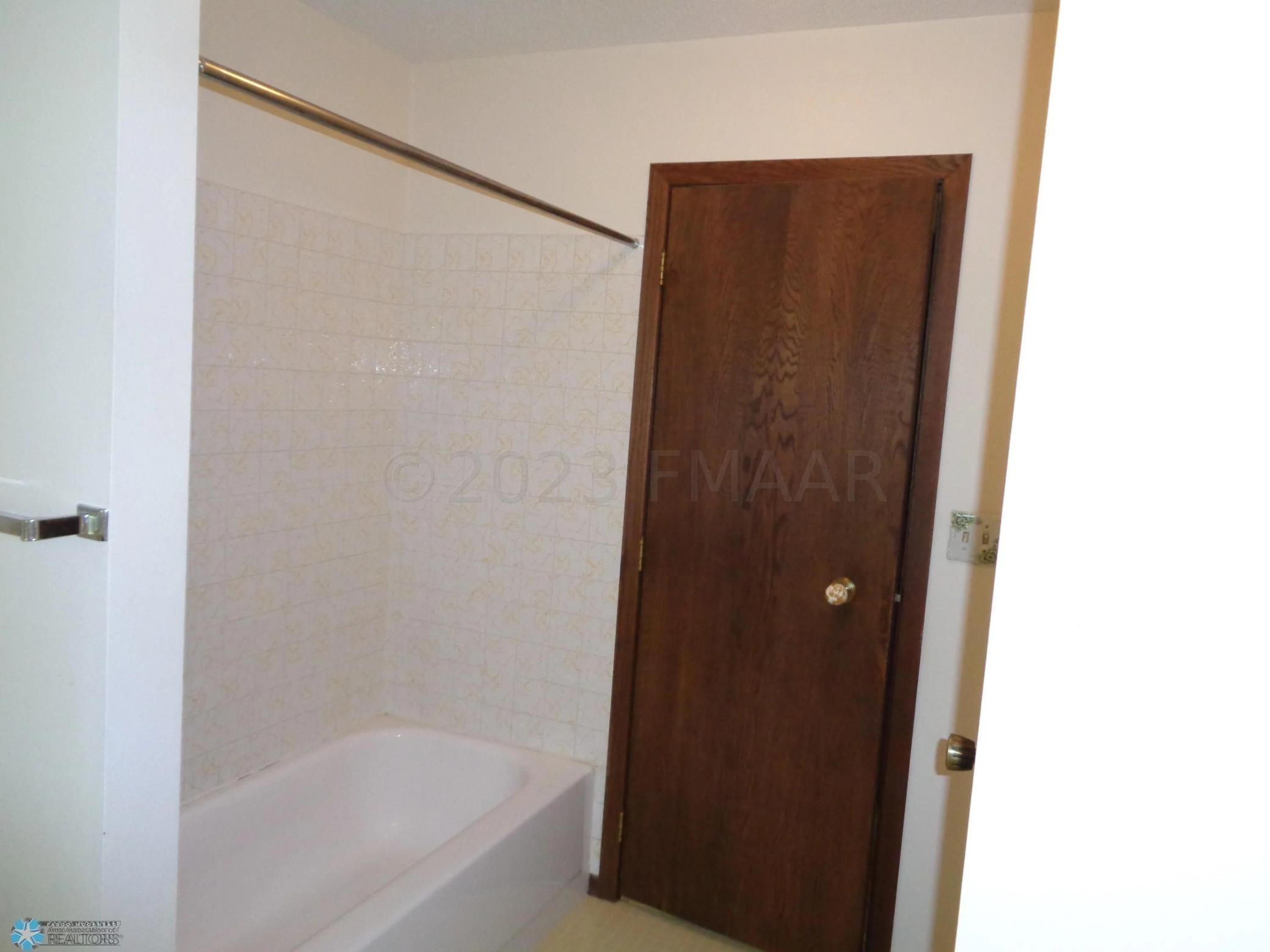 Bathroom 2.jpg