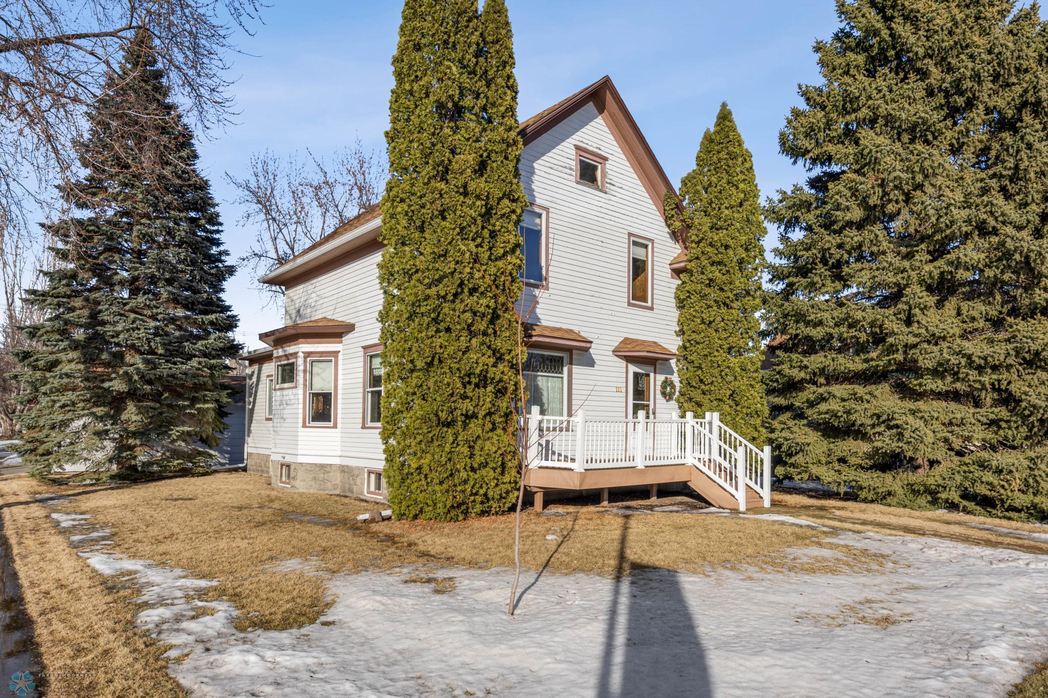 Welcome to 191 Elm St - 4bedrooms, 2car garage