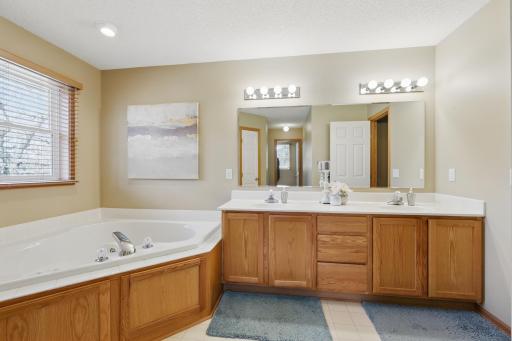 8036 Greenbriar Lane, Saint Paul, MN 55125