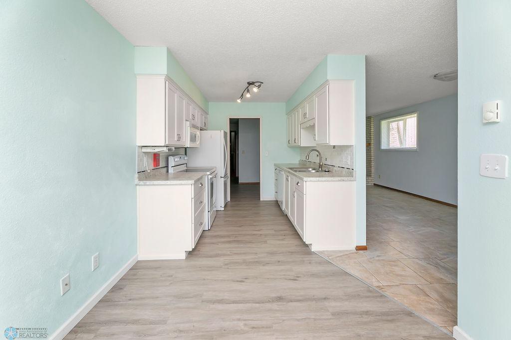 Dining to Kitchen