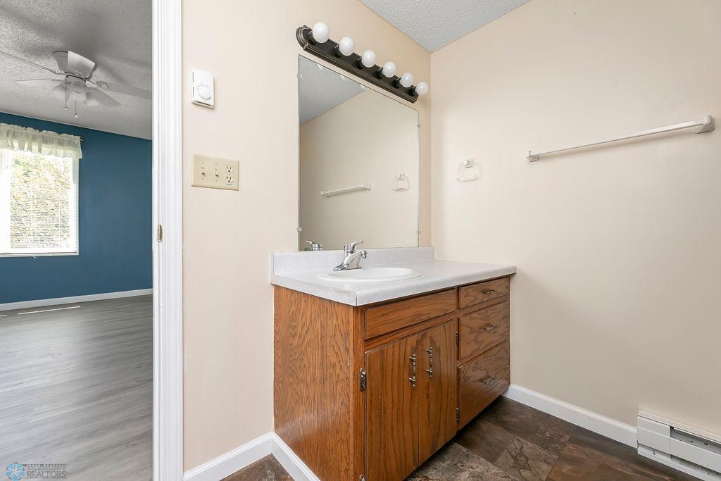 En suite Bath