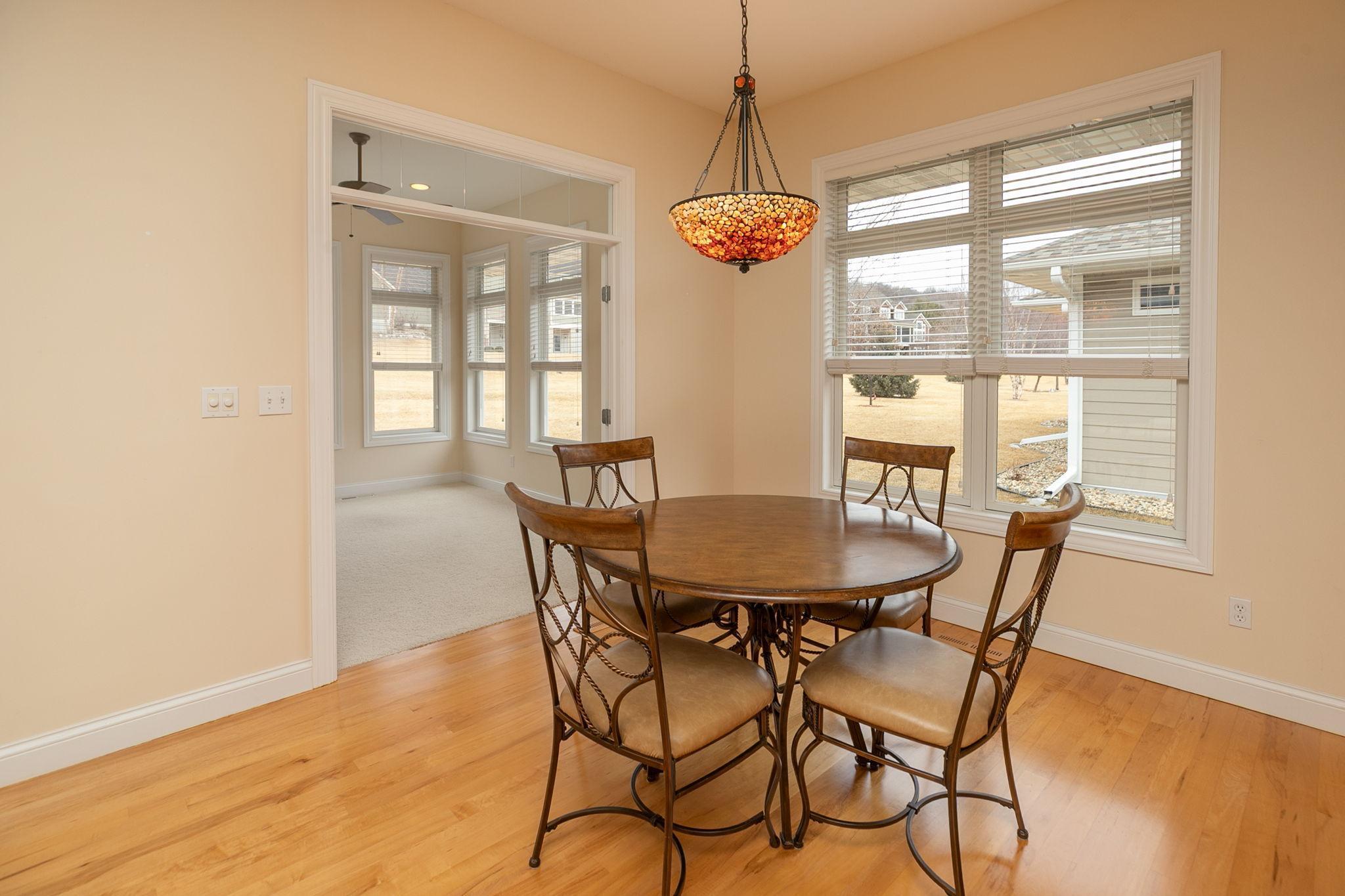 11-web-or-mls-11-Eat in Kitchen.jpg