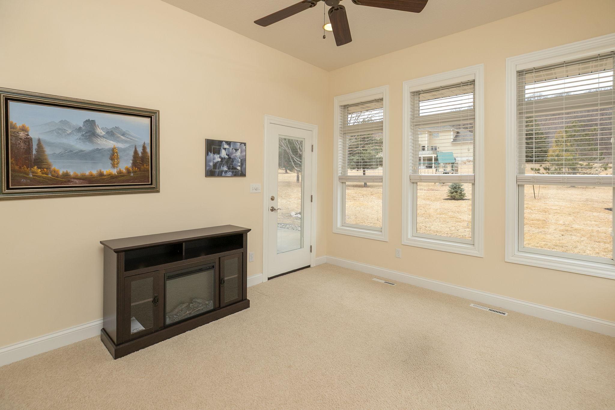 13-web-or-mls-13-Sun Room.jpg