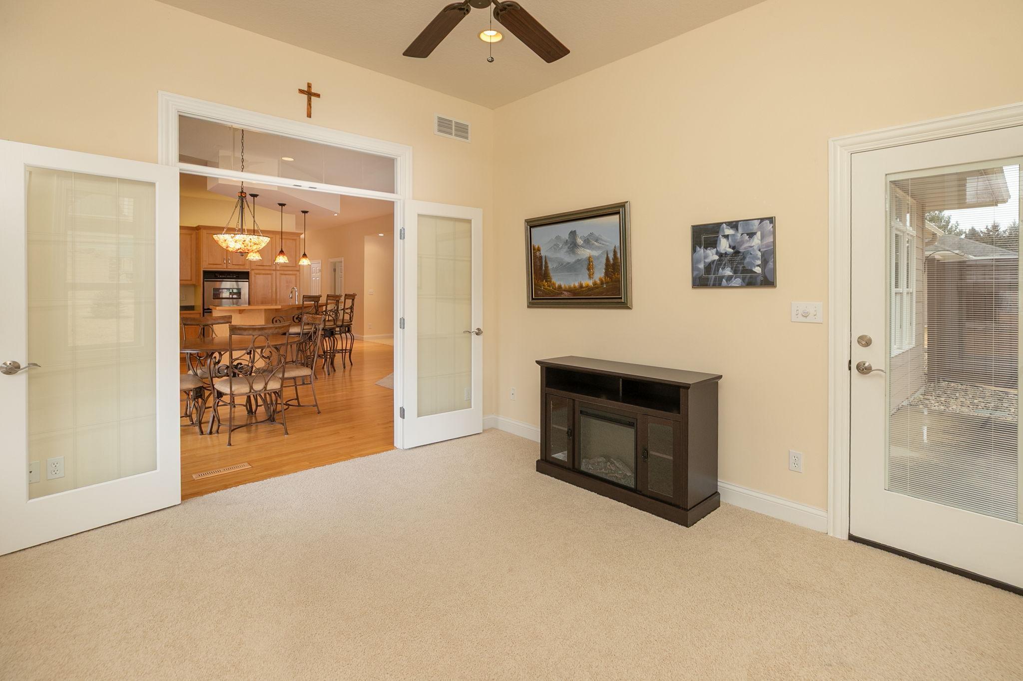 14-web-or-mls-14-Sun Room.jpg