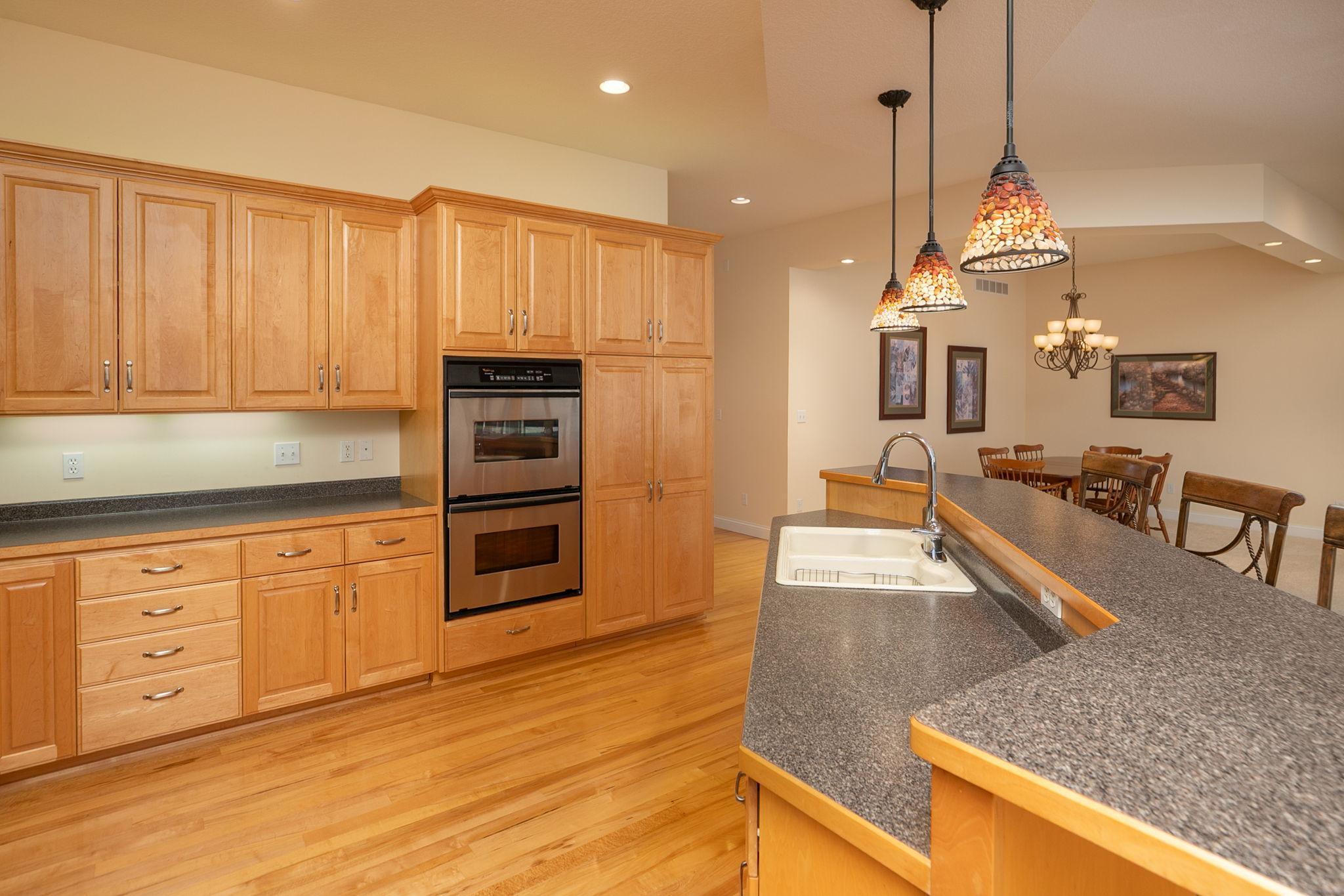 18-web-or-mls-18-Kitchen.jpg