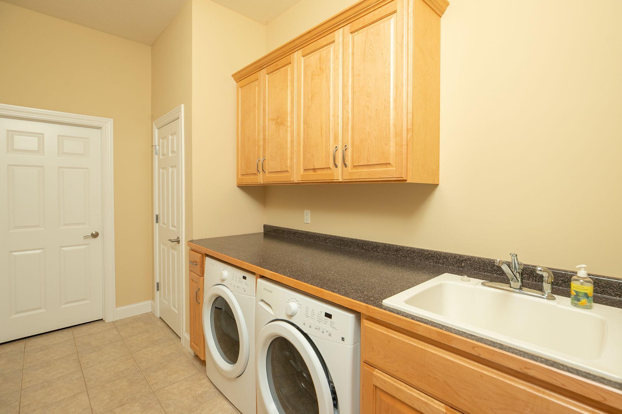 29-web-or-mls-29-Laundry.jpg