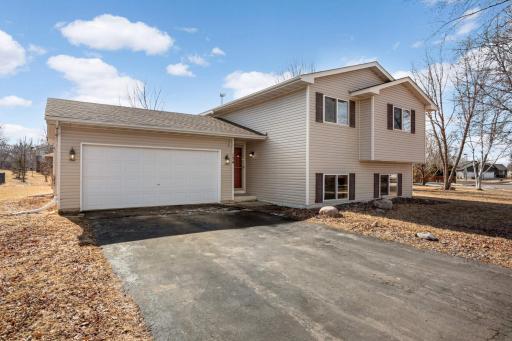 154 Crystal Circle, Montrose, MN 55363