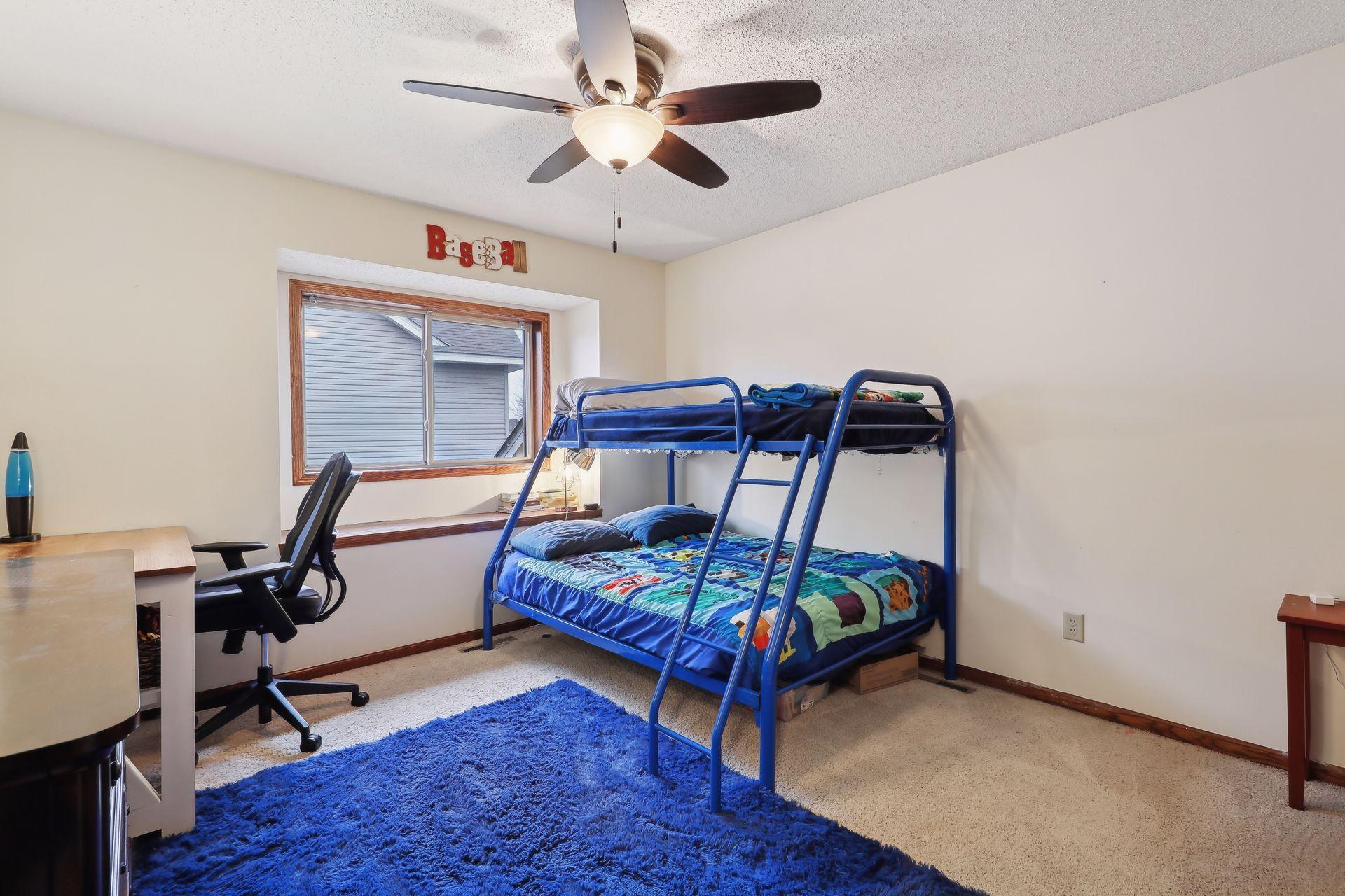 Another good sized bedroom