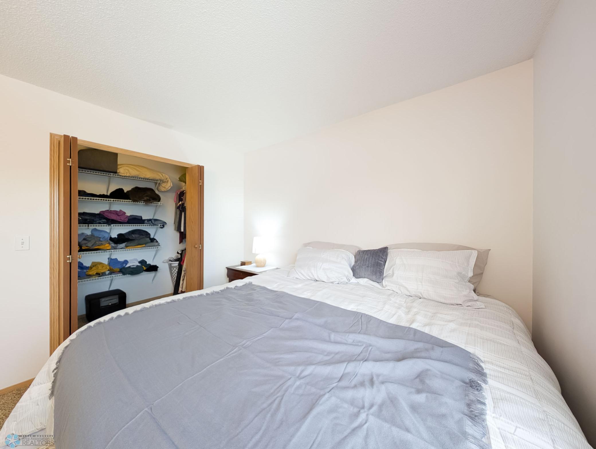 L2P027-145052200.jpg