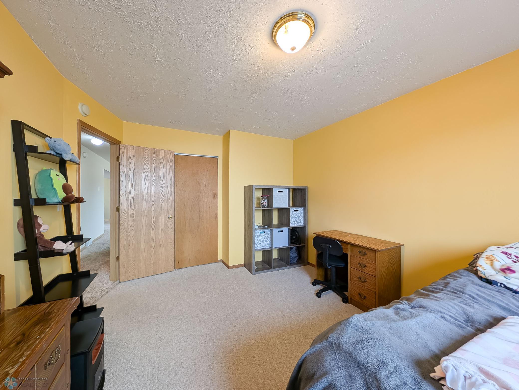 L2P048-145906355.jpg