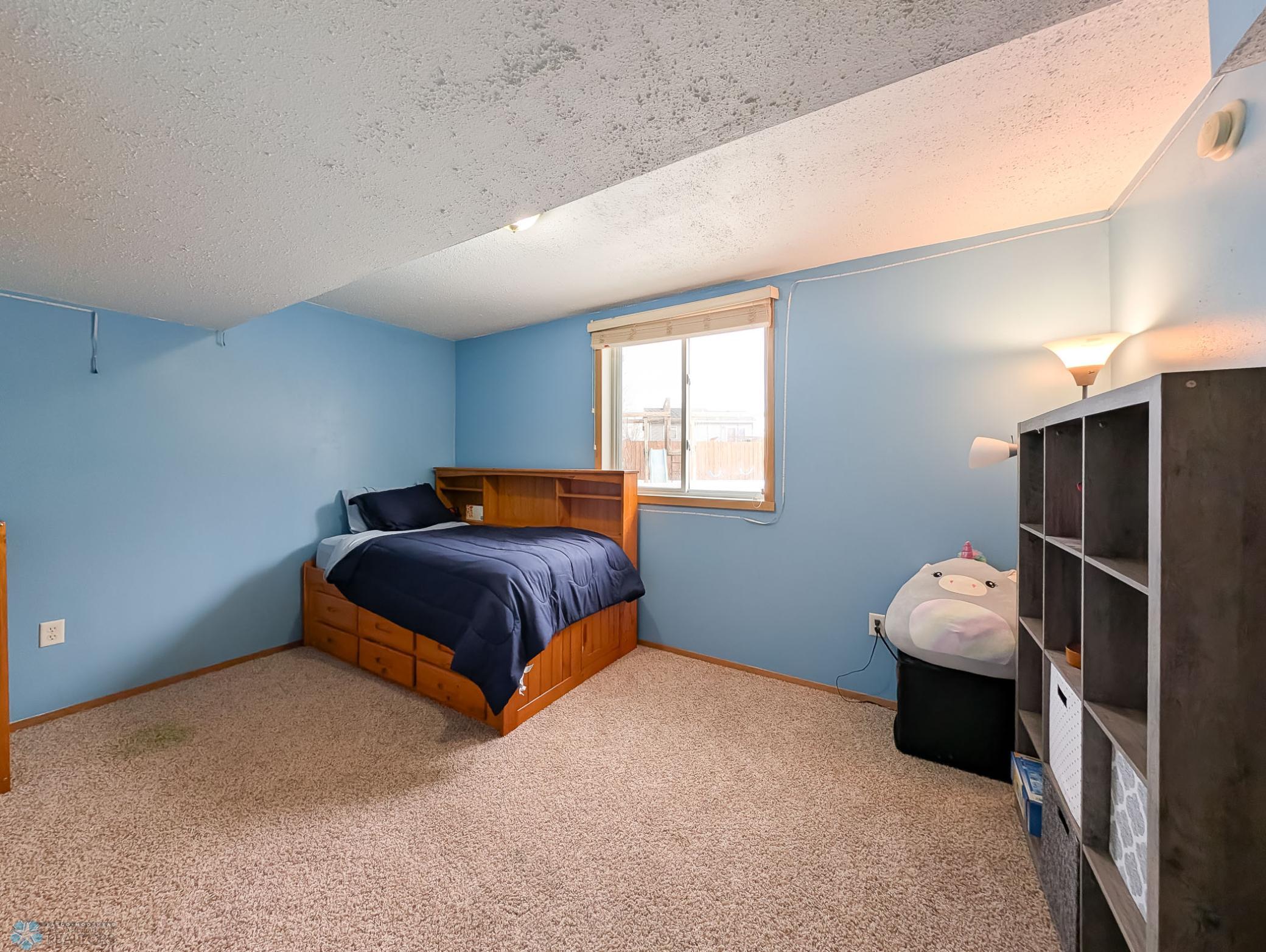 L2P044-145755413.jpg