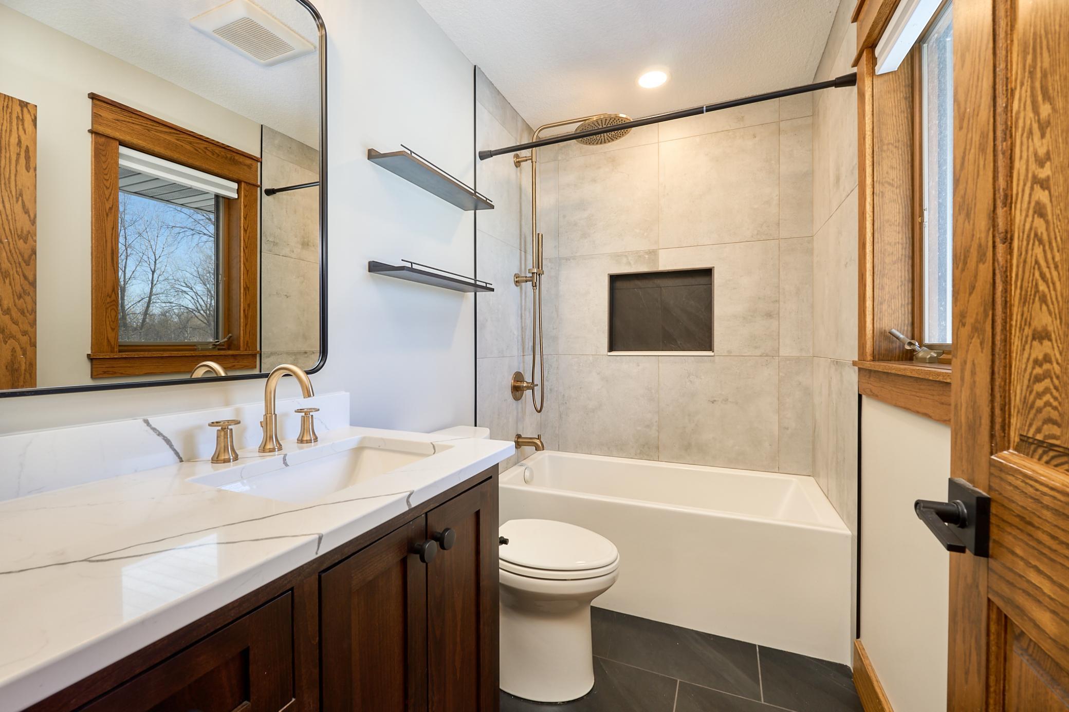 9145 County Rd 17 SE Primary Bathroom