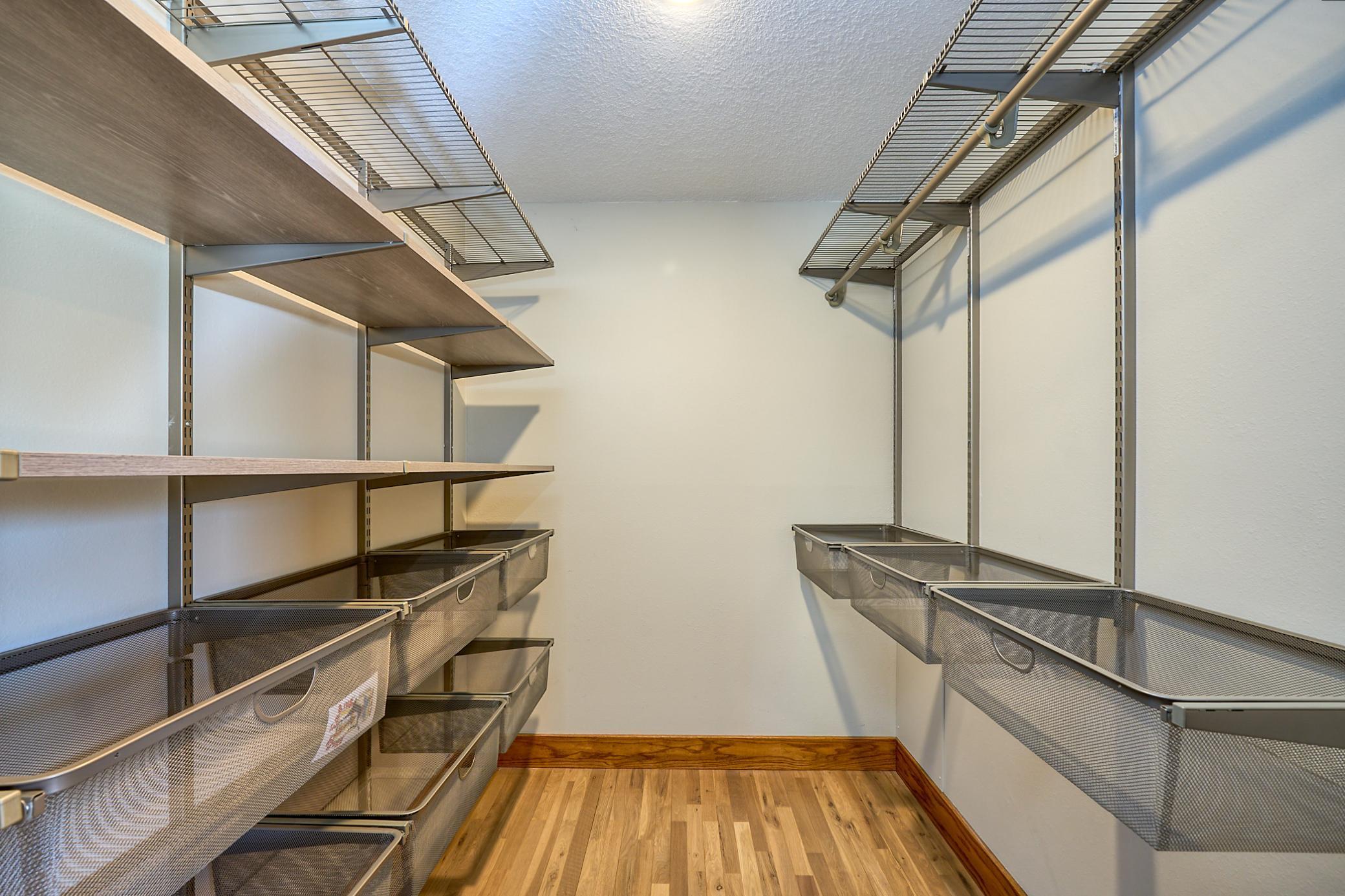 9145 County Rd 17 SE Primary Closet