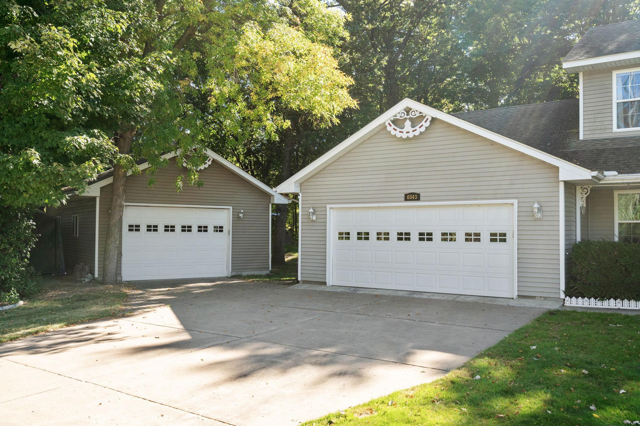 5-web-or-mls-6543 Goodwin Ln-5.jpg