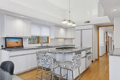 Center island for meal prep and casual dining