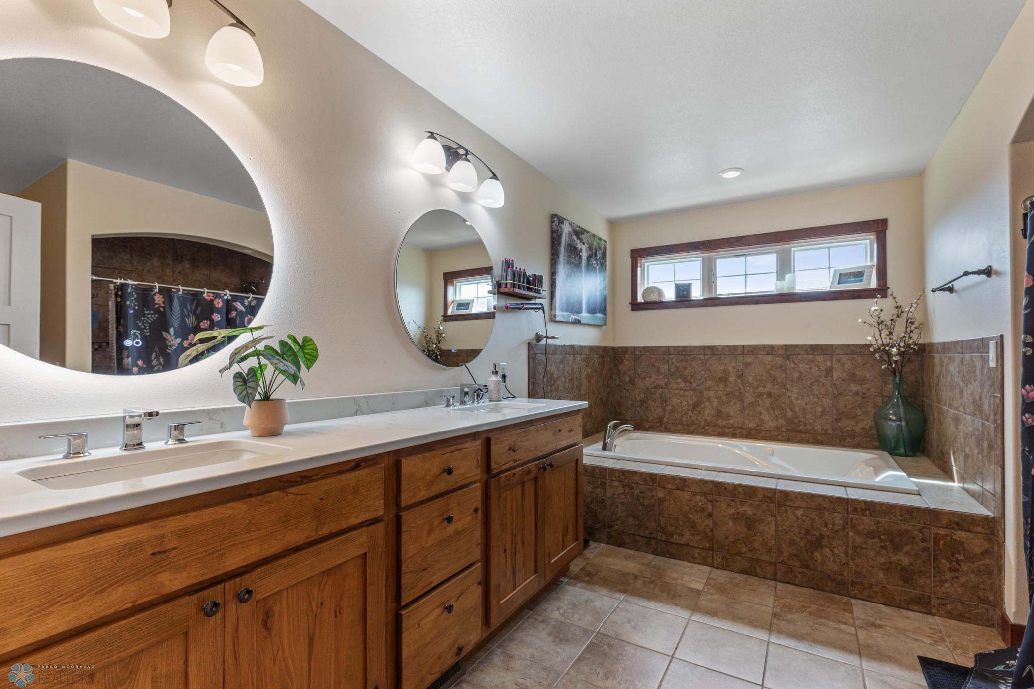 Primary Full Bath w/ Jetted Tub, Double Sinks & Tile Shower
