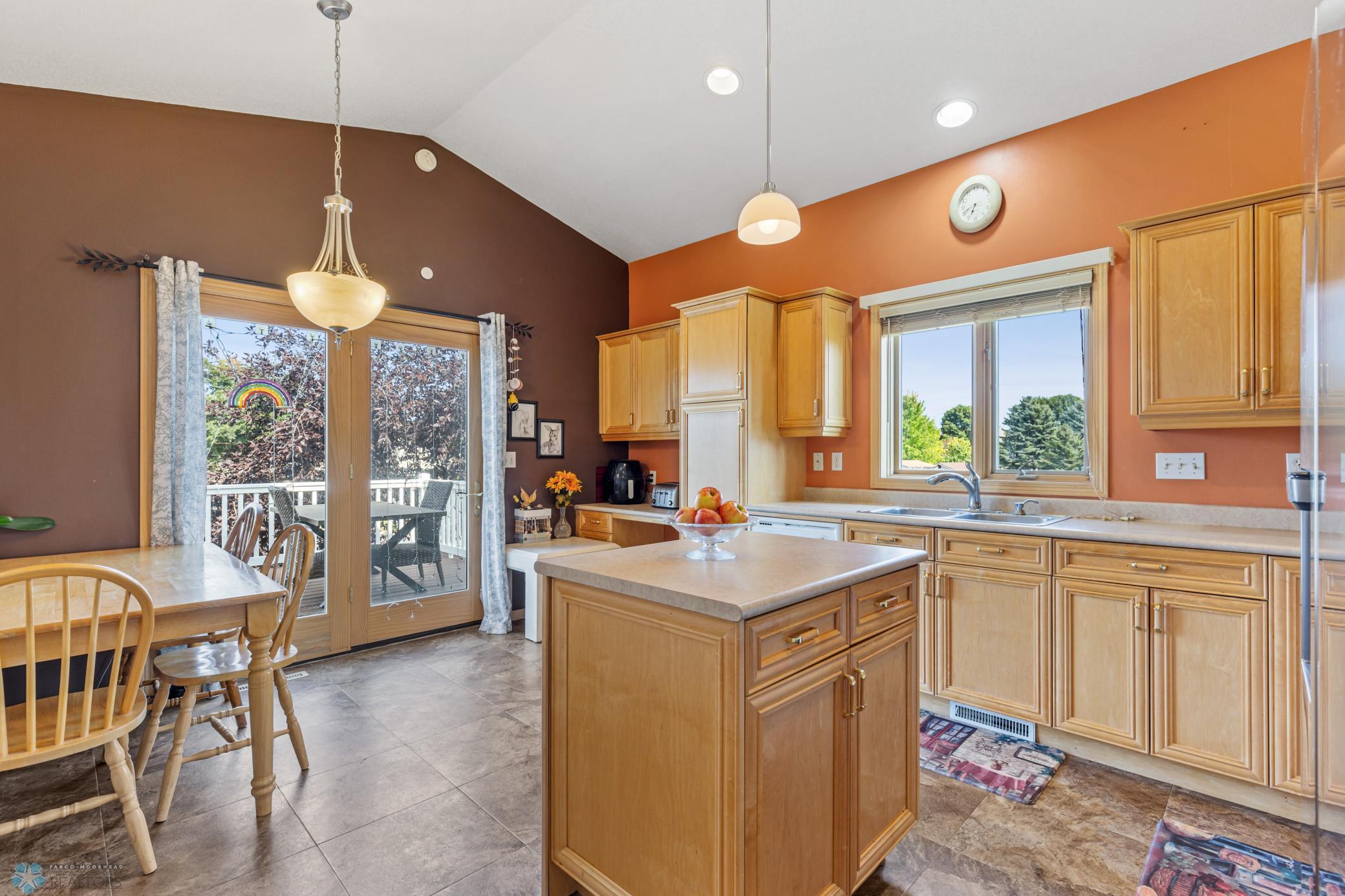 Lots of kitchen cabinets