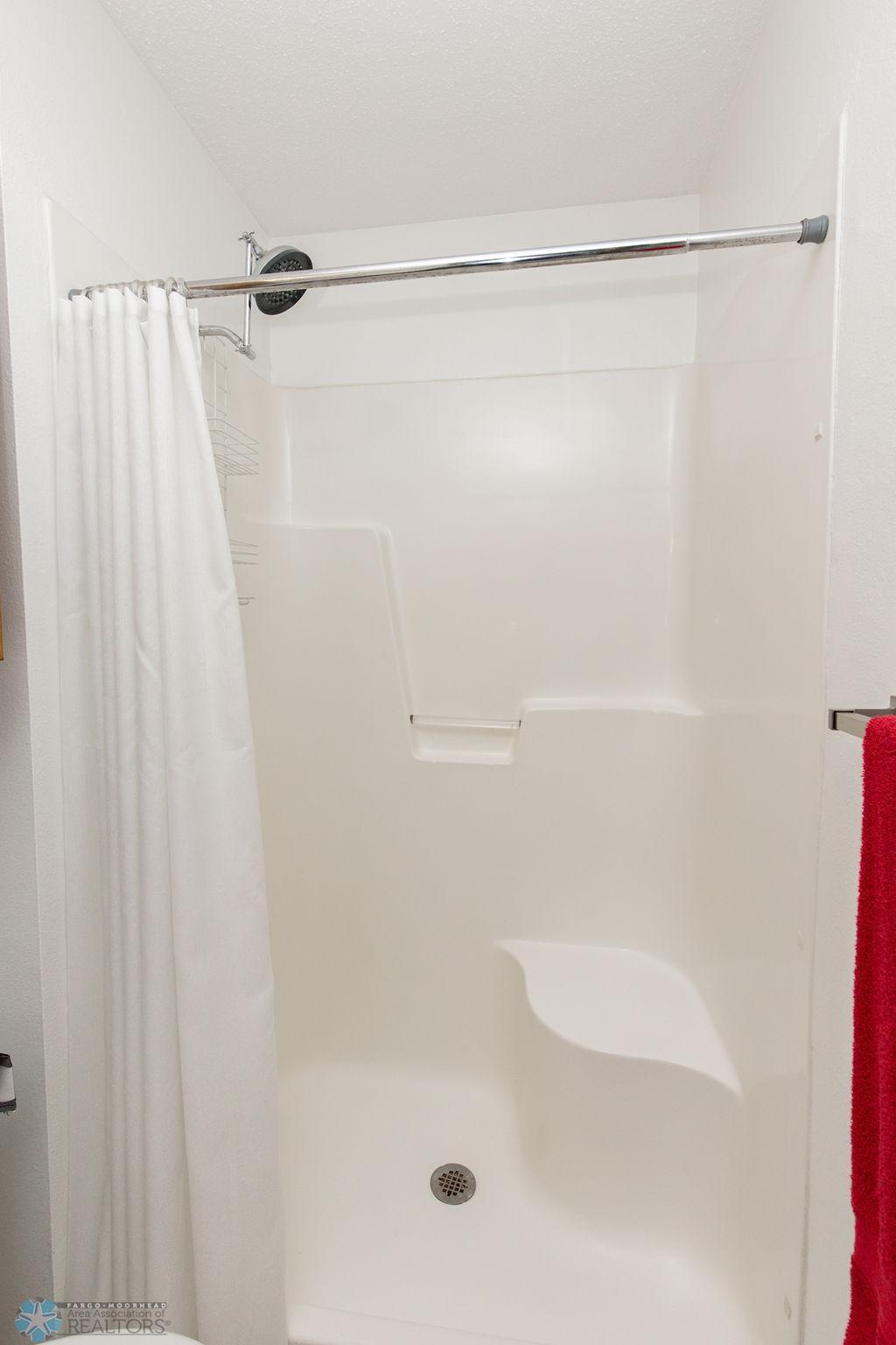 Ensuite 3/4 bath