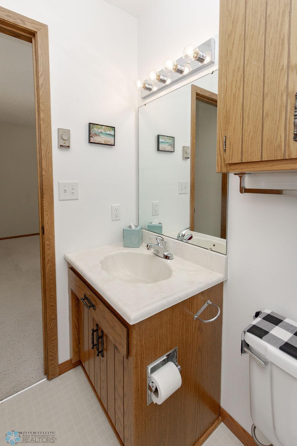 Ensuite 3/4 bath