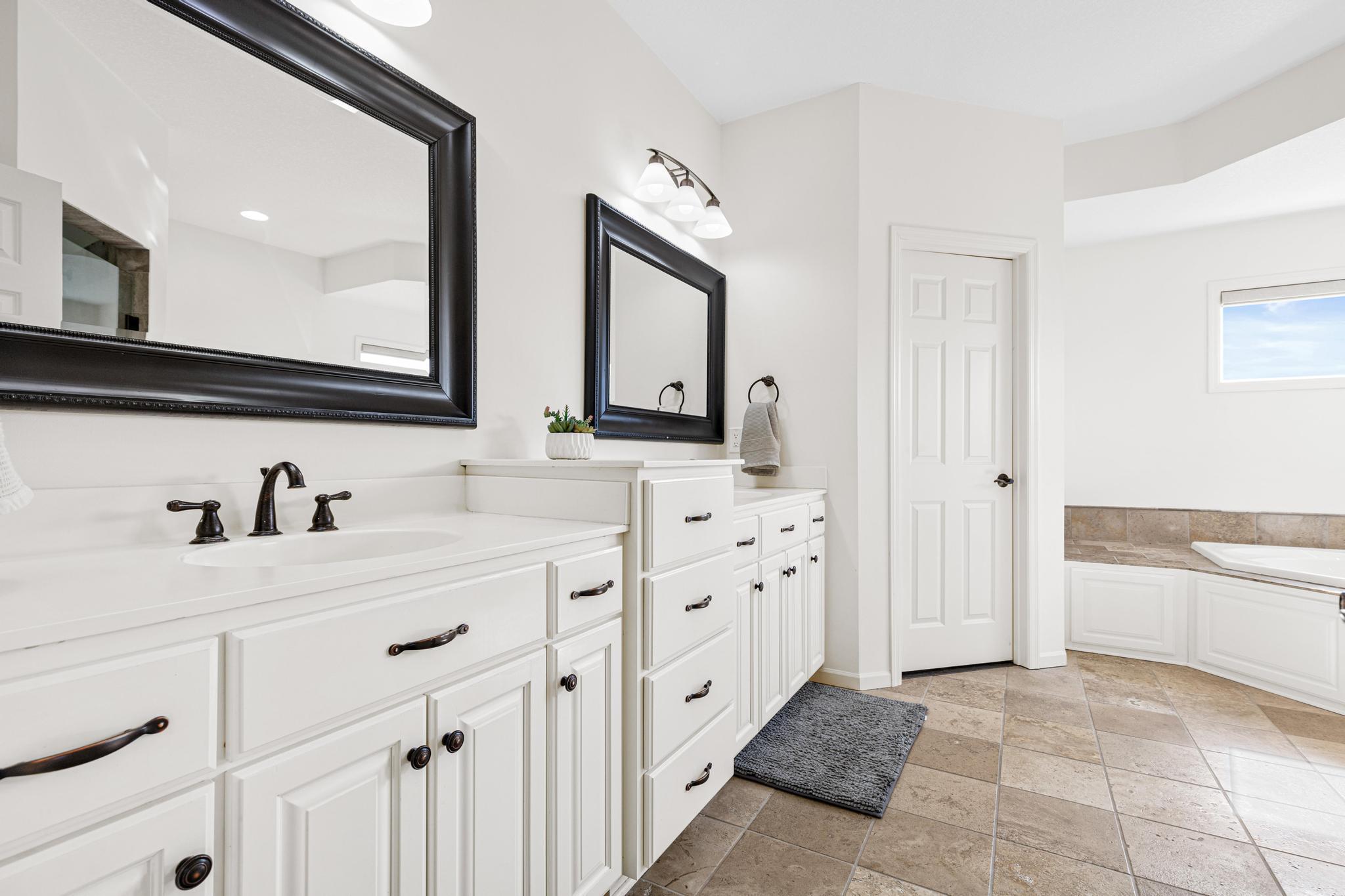 Double Sink Owner's Suite Bath