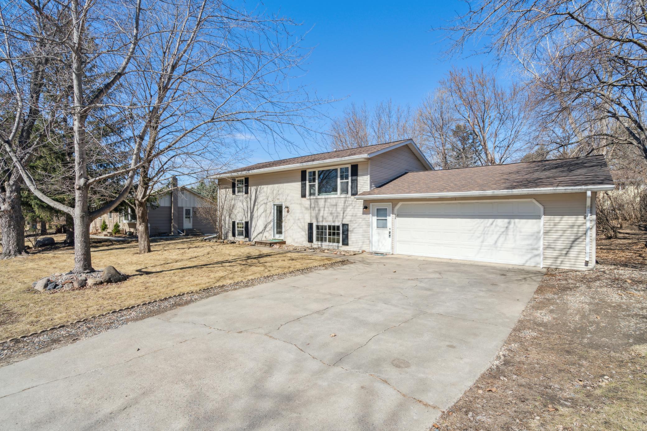 Vinyl Siding/Concrete Drive