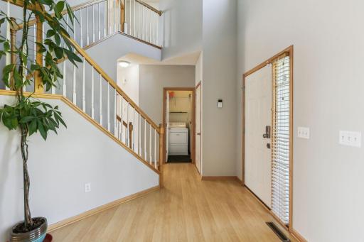 732 Lake Ridge Drive, Saint Paul, MN 55129