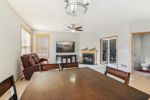 11-web-or-mls-732-Lake-Ridge-Dr-011 (1).jpg