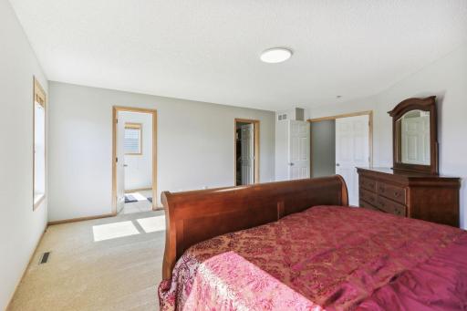732 Lake Ridge Drive, Saint Paul, MN 55129
