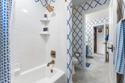 The walk-through bathroom can be divided as needed.