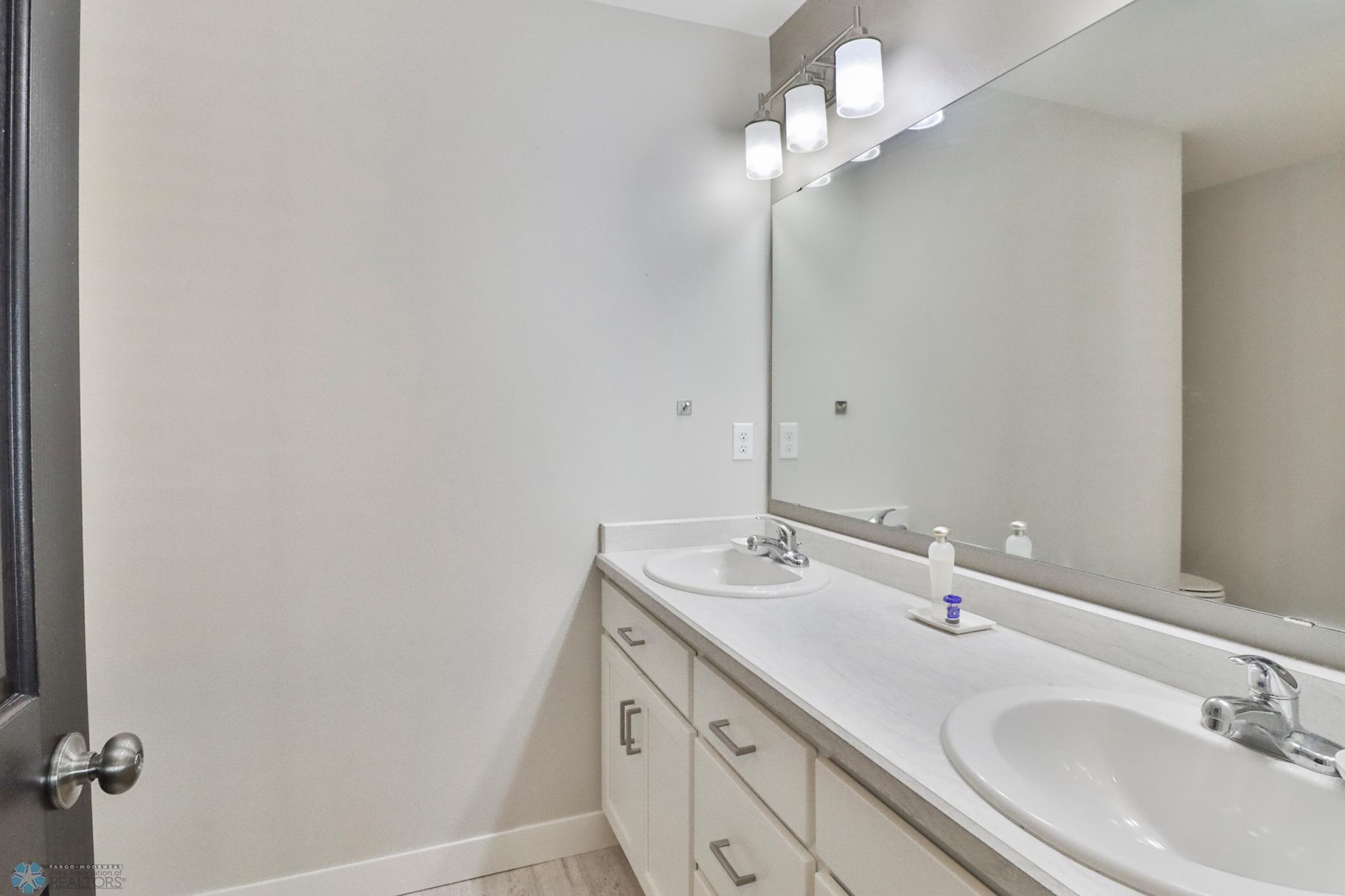Primary Bathroom1_1.JPG