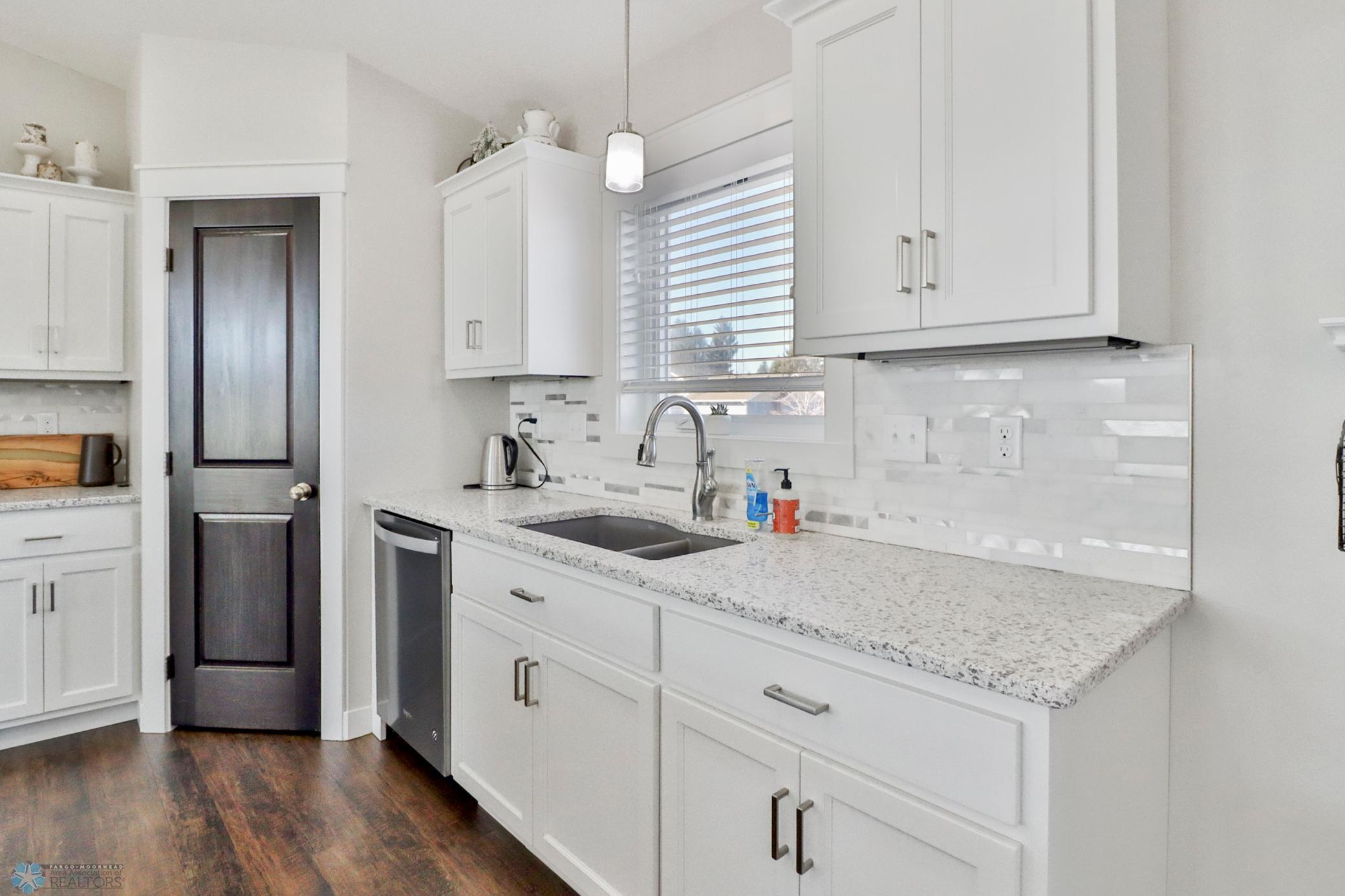 Kitchen1_6.JPG