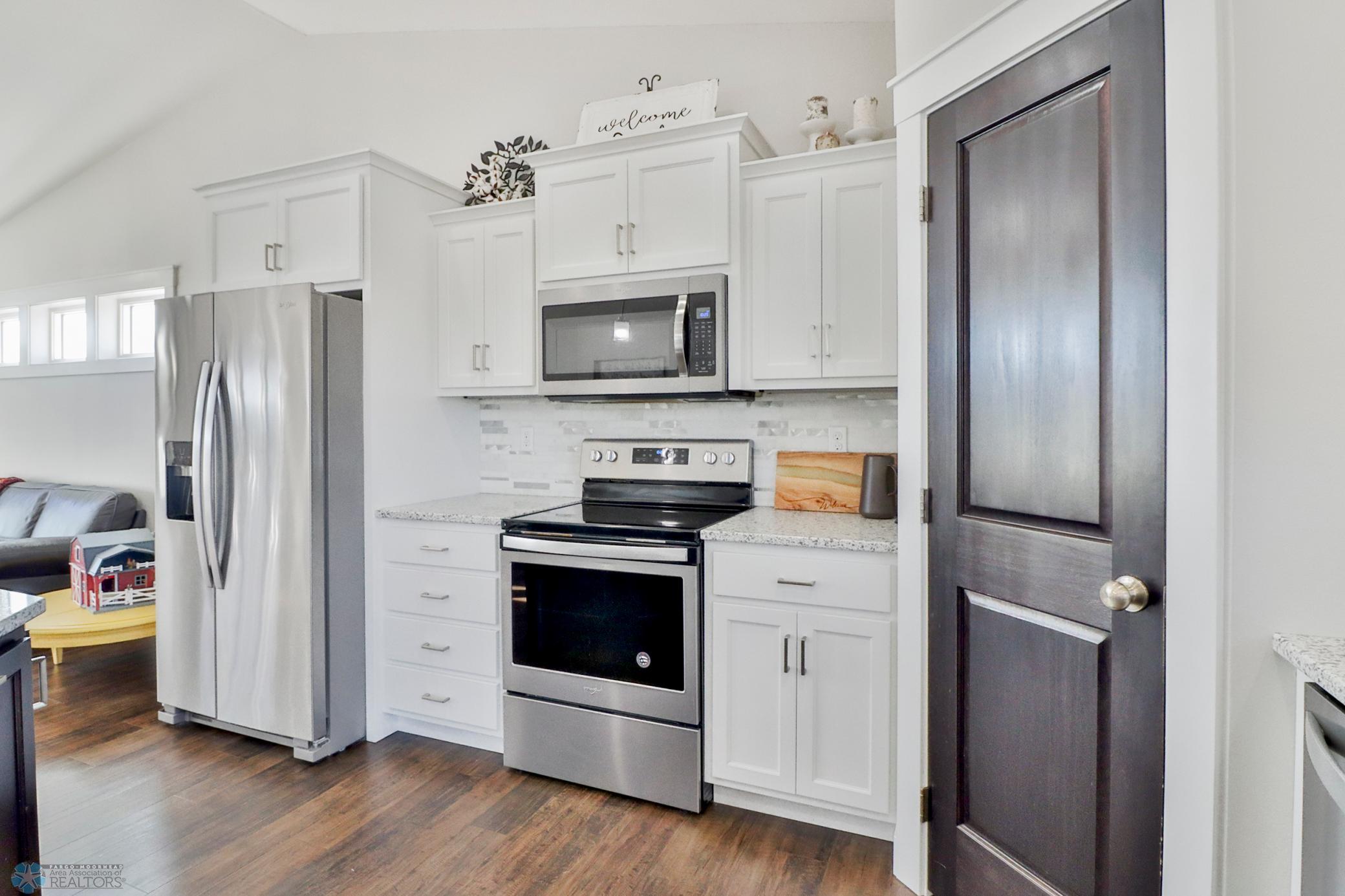 Kitchen1_5.JPG