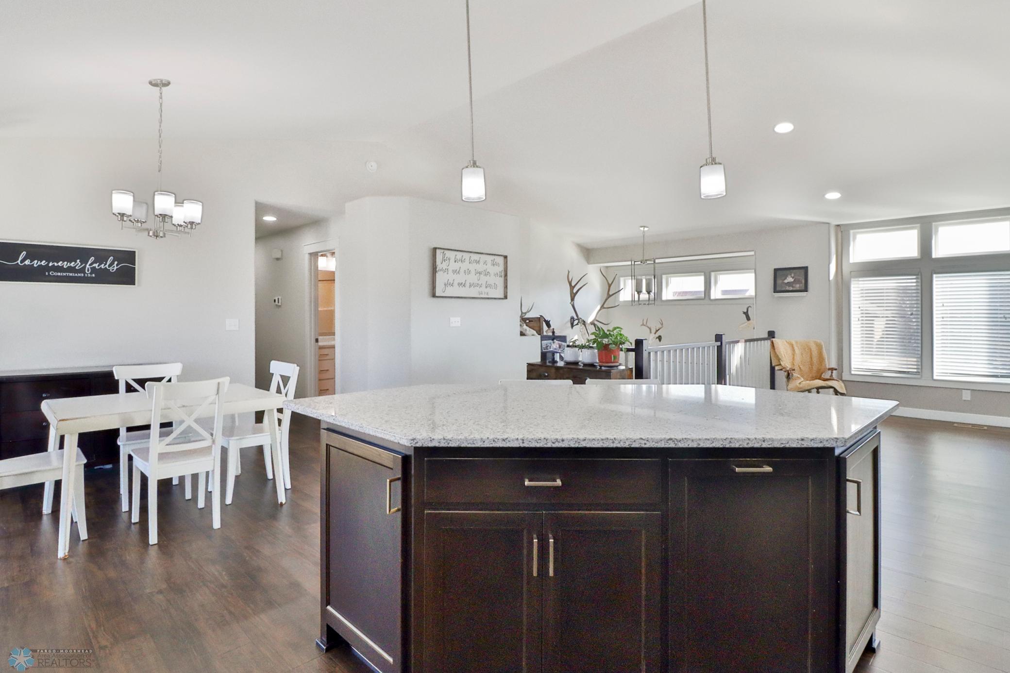Kitchen1_4.JPG