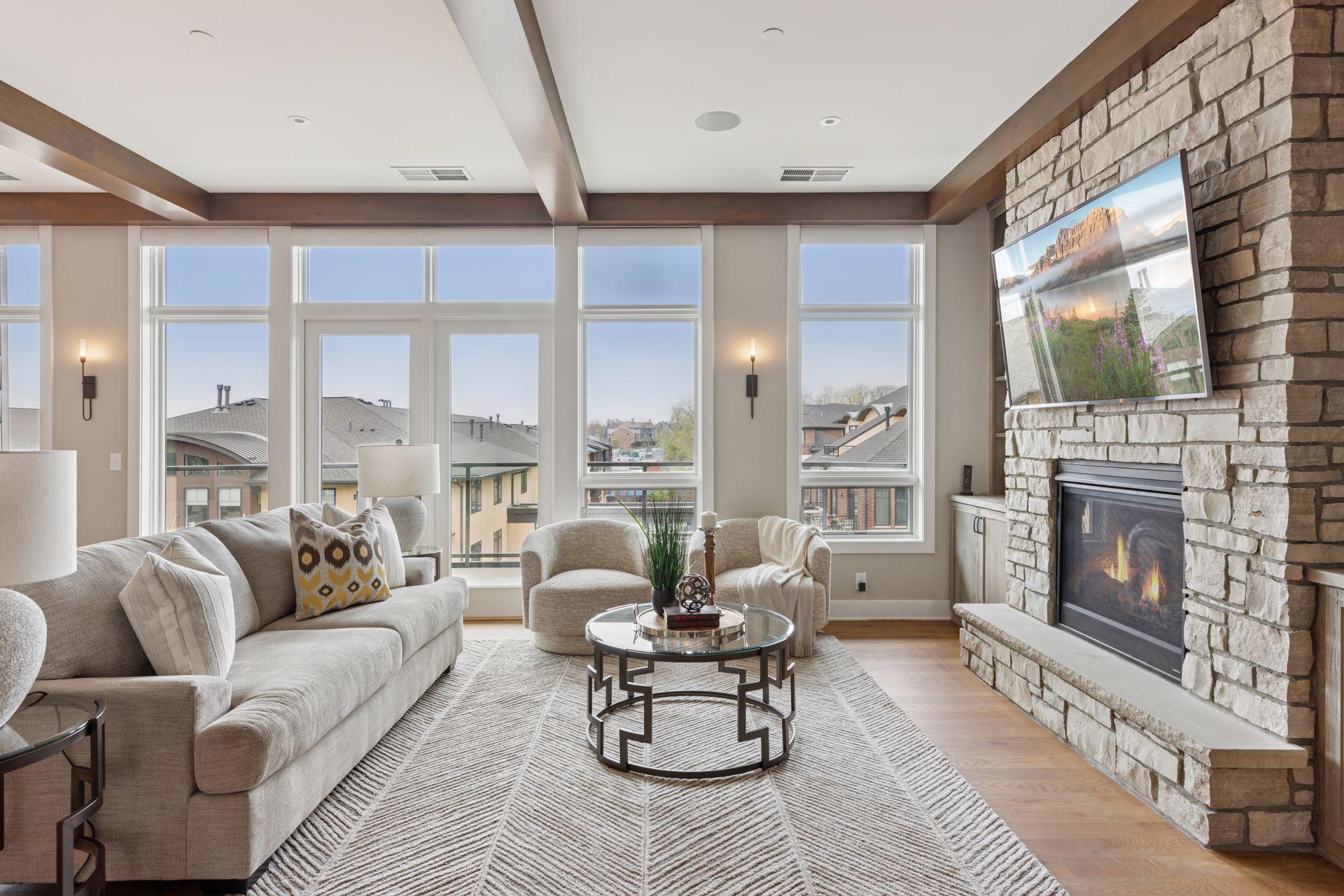 Top floor unit with 10' ceilings and expansive west-facing windows