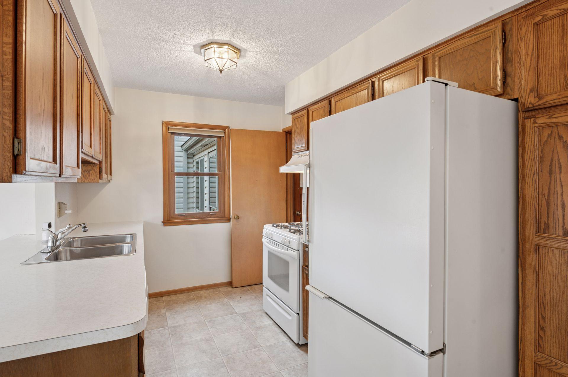 Galley kitchen that will fill your cooking needs