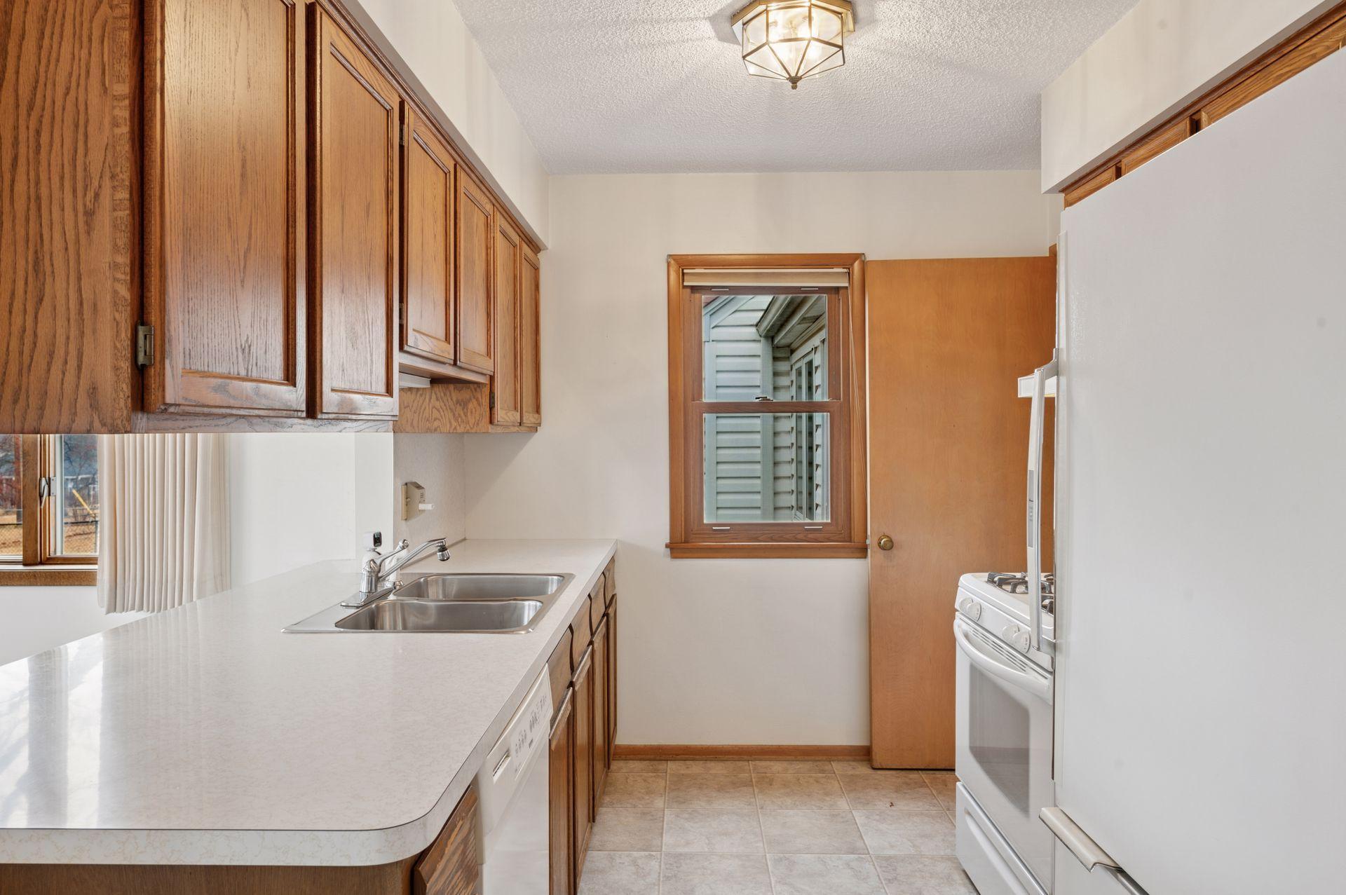 Generous sized counter top