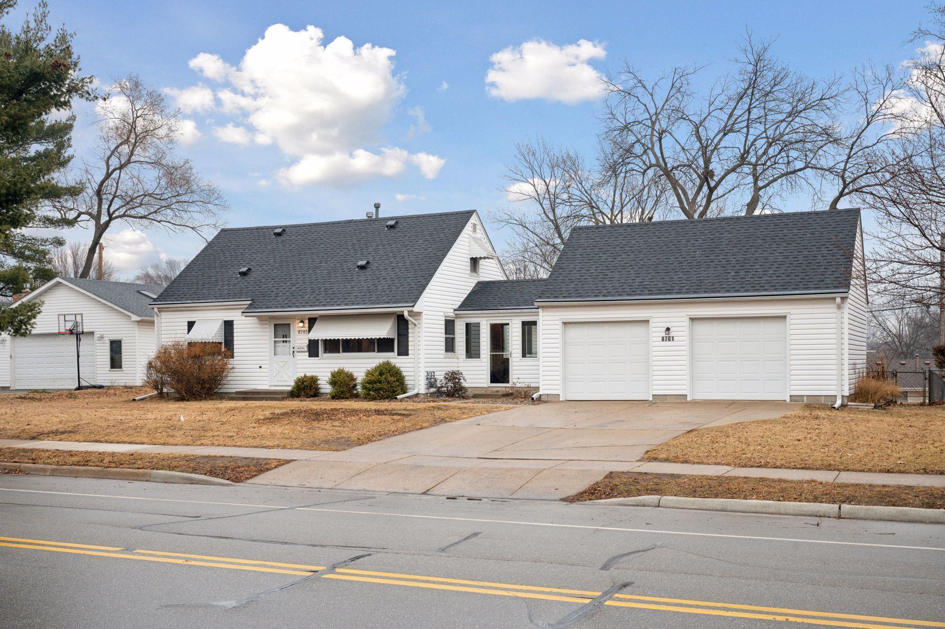 Featuring a 2-car garage