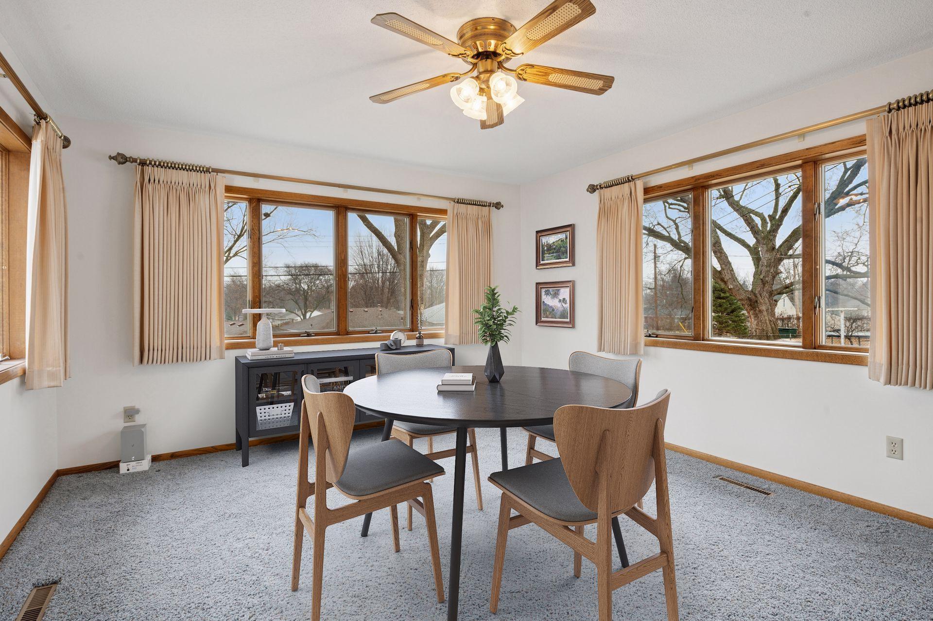 Virtually staged dining room