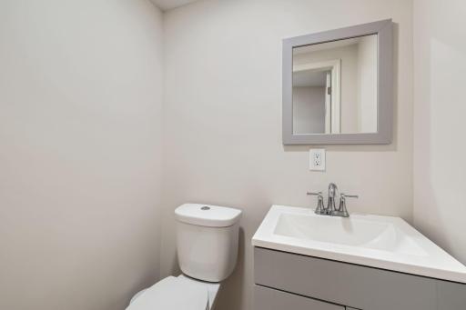 15650 Fish Point Rd - Web Quality - 022 - 19 Powder Room.jpg