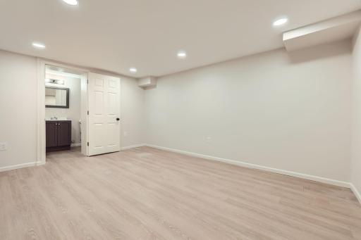 15650 Fish Point Rd - Lower level Safe room with 1/2 bath.jpg