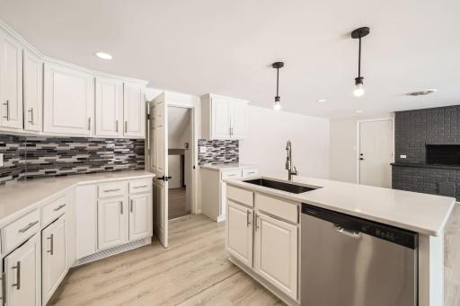 15650 Fish Point Rd - Web Quality - 019 - 12 Kitchen.jpg
